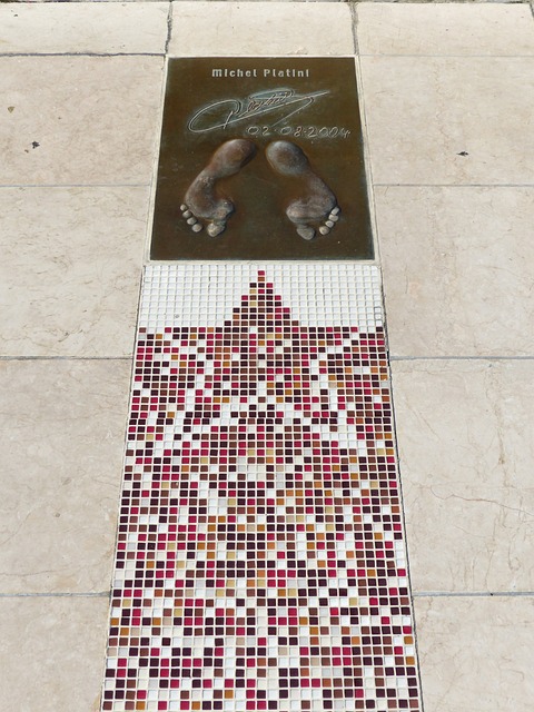 还是出任中 还是出任中